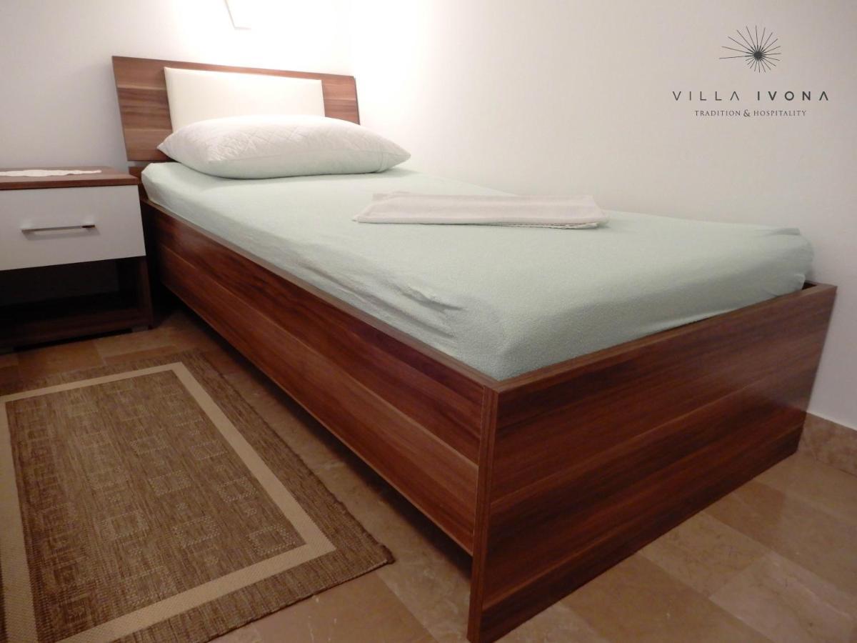 Bed And Breakfast Ivona Baska Voda Bagian luar foto