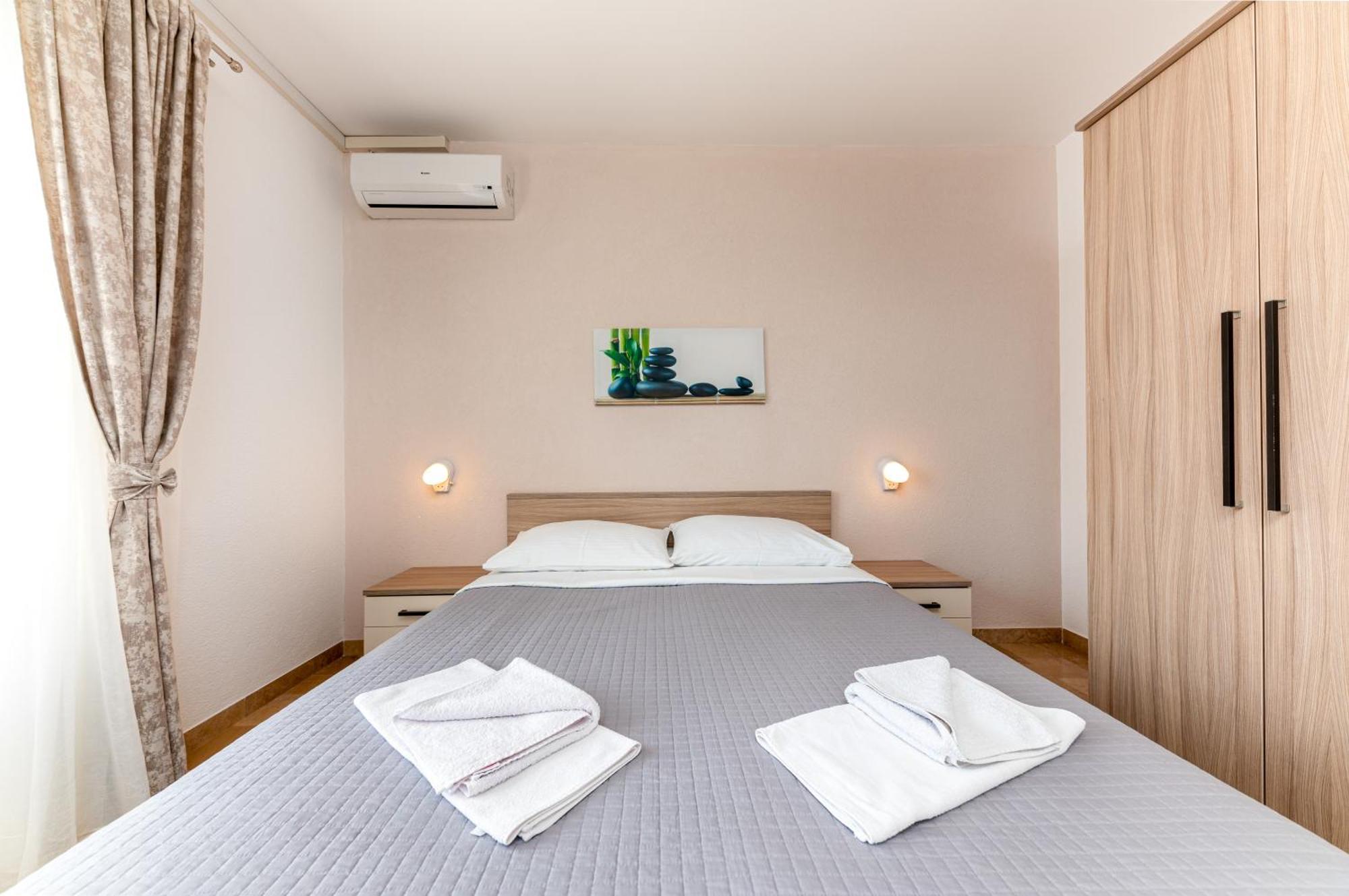 Bed And Breakfast Ivona Baska Voda Bagian luar foto